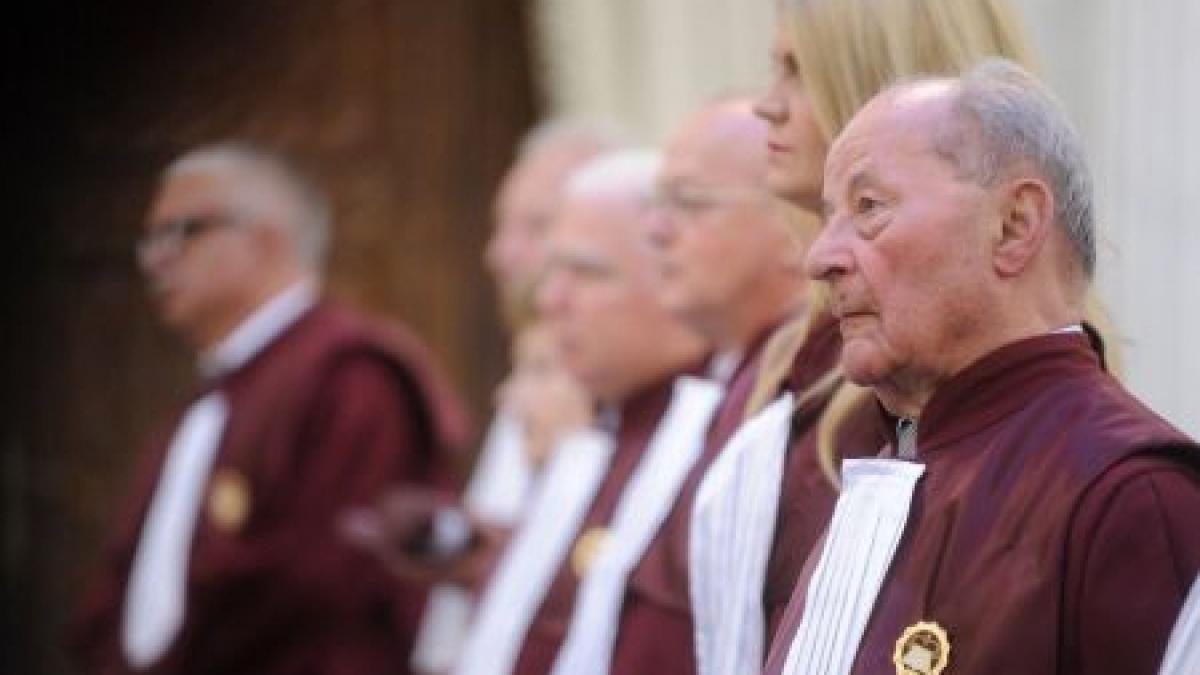 ccr amana decizia basescu nu revine la cotroceni antonescu interimar pana pe 12 septembrie