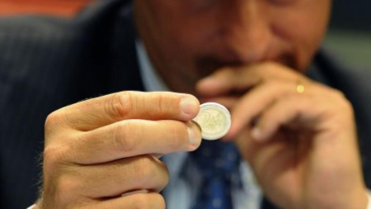 leul ramane sub o presiune uriasa vezi estimarile analistilor pentru cursul de schimb de la