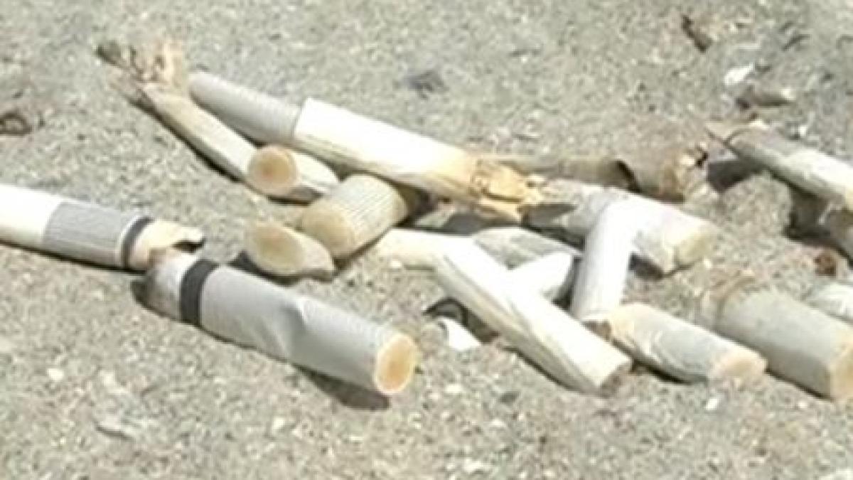 nisipul scrumiera preferata a turistilor de pe litoral