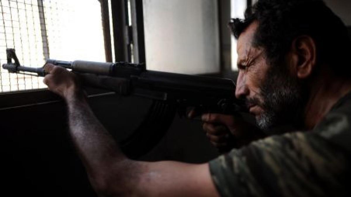 surse rebelii sirieni ataca un aeroport militar de langa alep