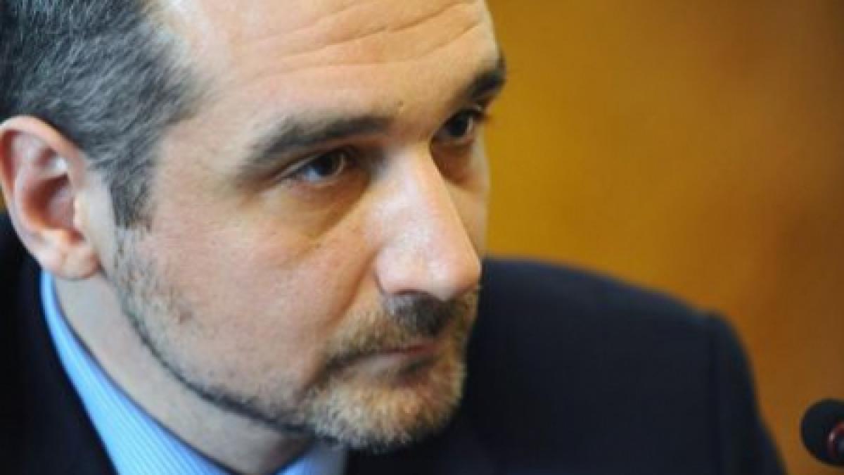 lazaroiu pe facebook nu s a nascut paiata care sa ma demita