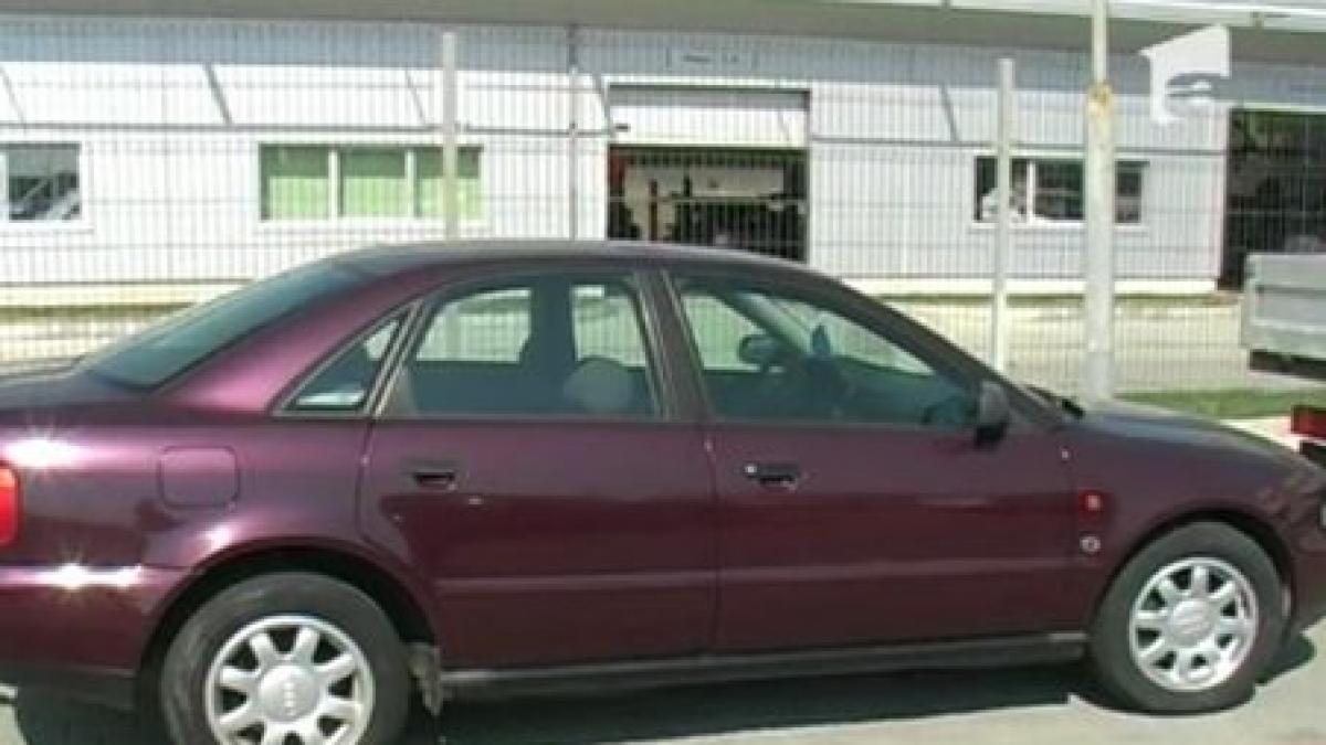 o profesoara din arad a fost pacalita de un samsar a ramas fara masina bani dar cu credit la banca