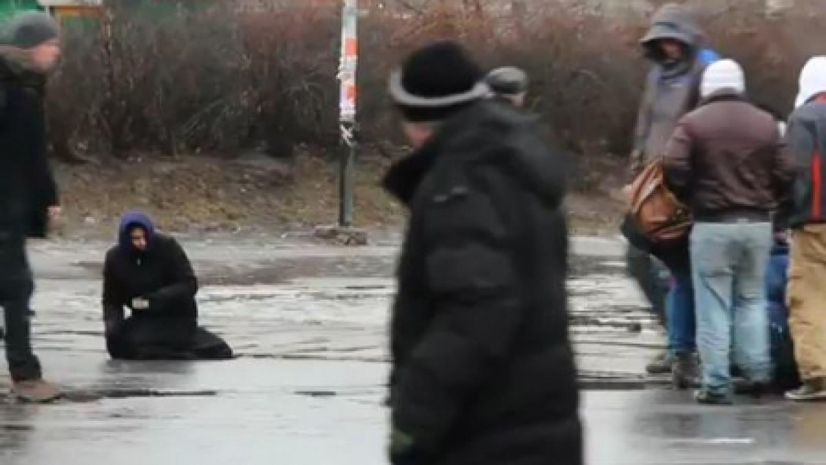 romani suspectati ca fortau copii orfani sa cerseasca cercetati in italia