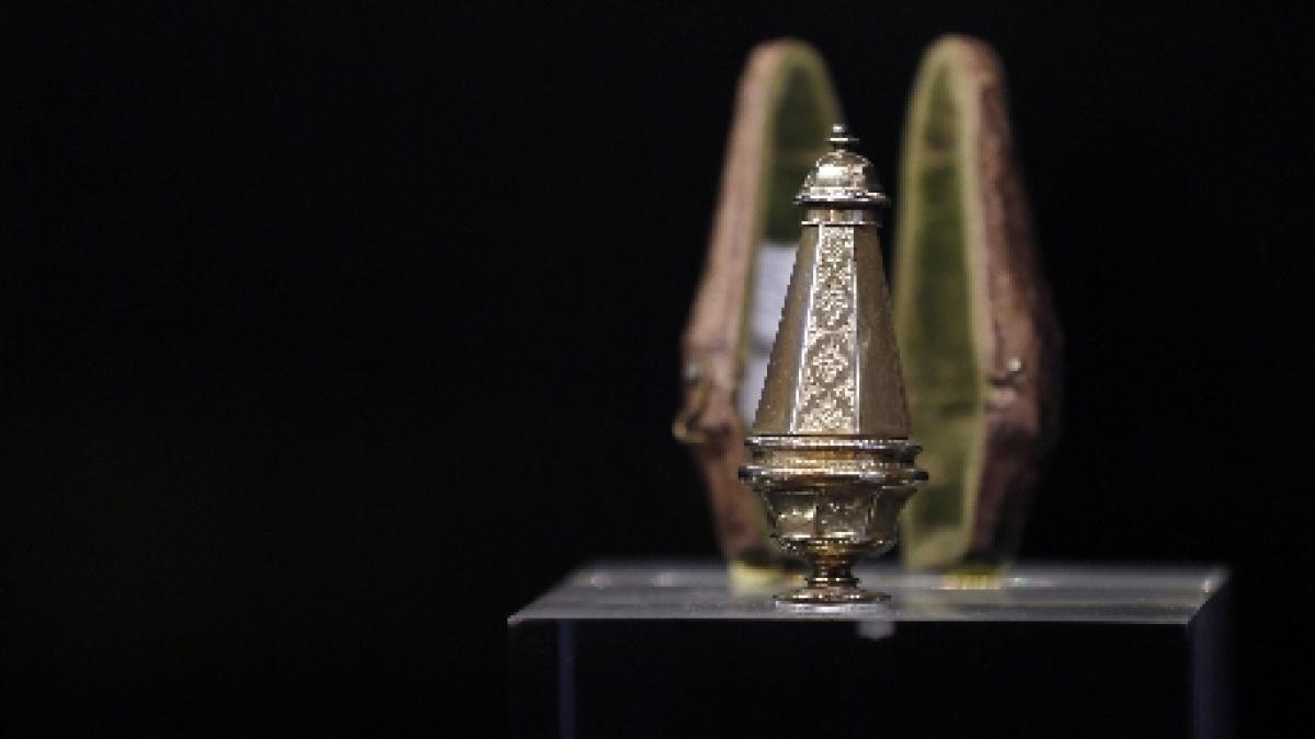 jaf de 1 2 milioane de dolari in franta hotii au furat cantitati industriale de parfum