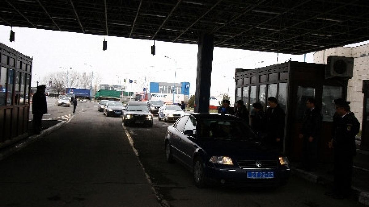 nadlac sapte migranti au fost prinsi incercand sa treaca frontiera intr un camion cu lemne