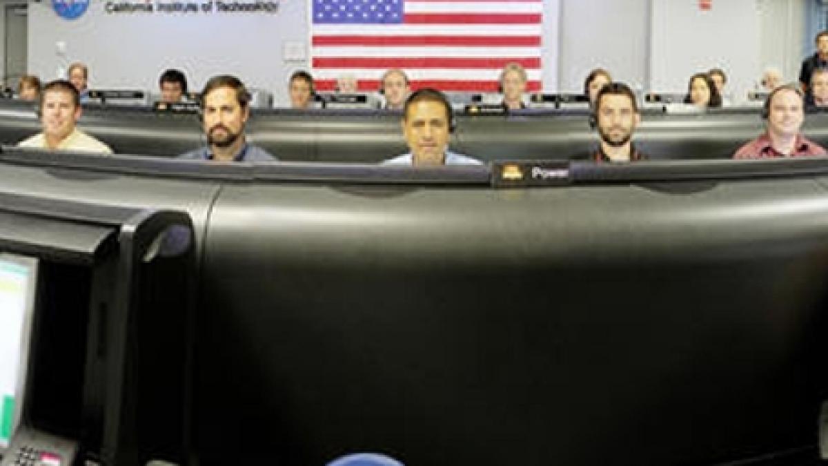 nasa urmareste activitatea robotului curiosity acesta ar trebui sa ajunga luni pe planeta marte