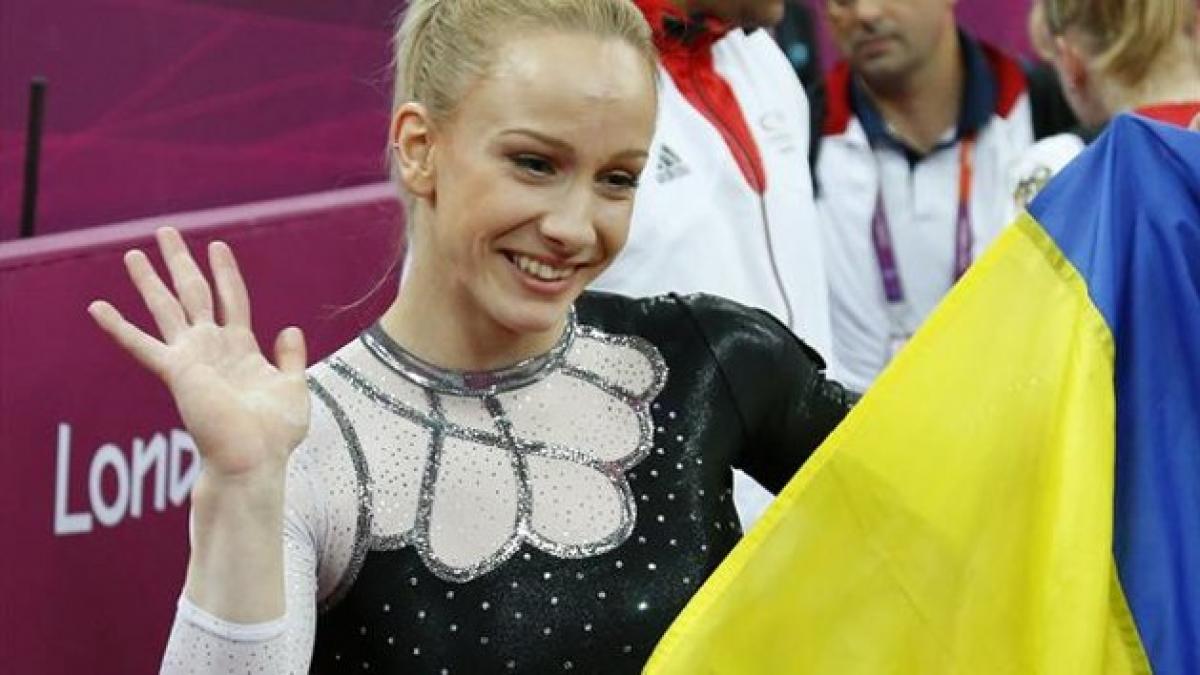 Sandra Izbasa wins Olympic vault gold