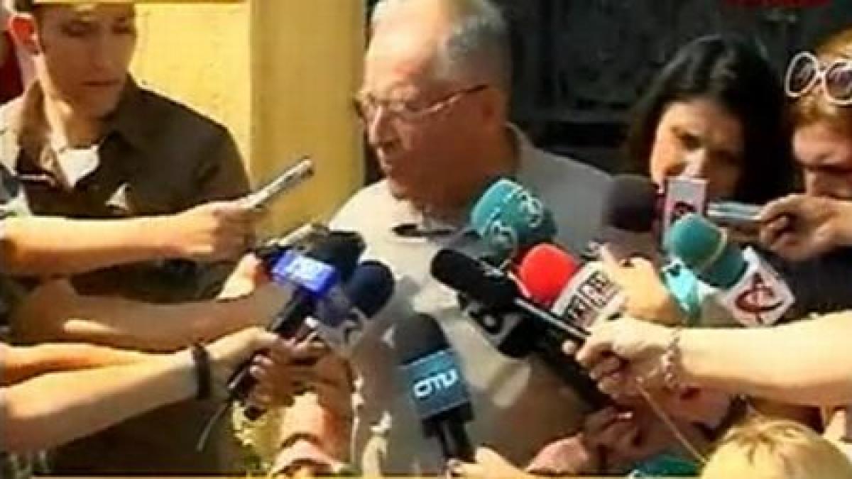 iliescu trebuie o lege ca romanii plecati de peste sase luni sa nu mai fie in listele permanente