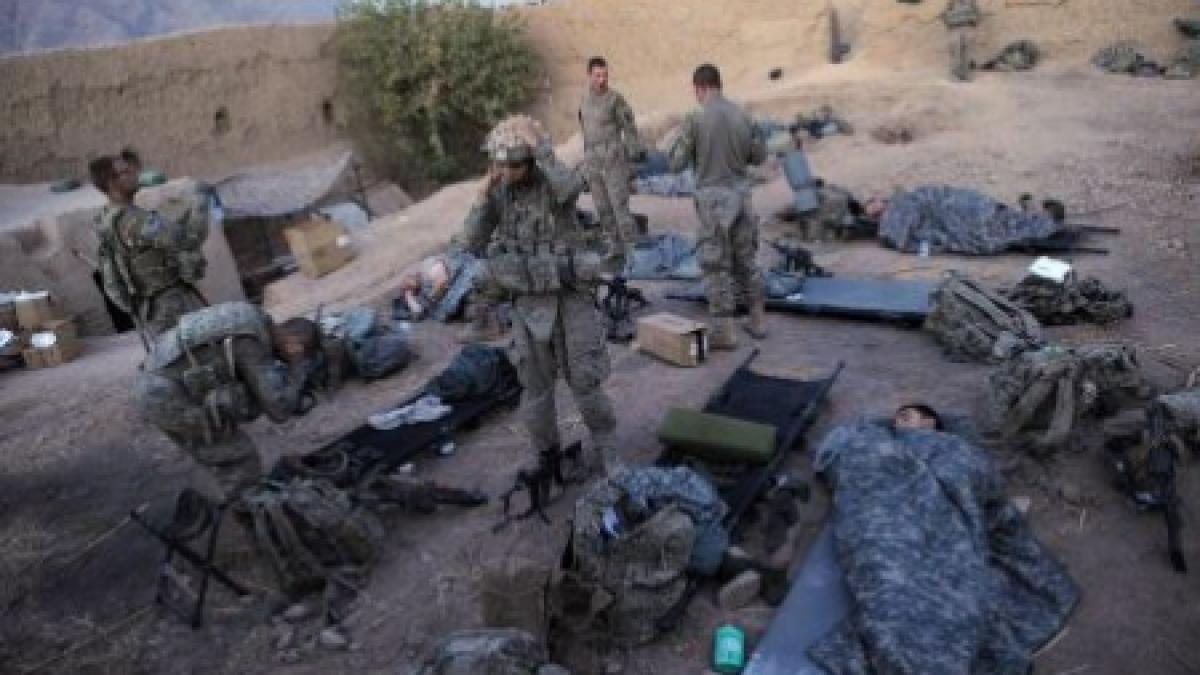 doua atentate in afganistan unul vizand o baza nato soldate cu cel putin opt morti