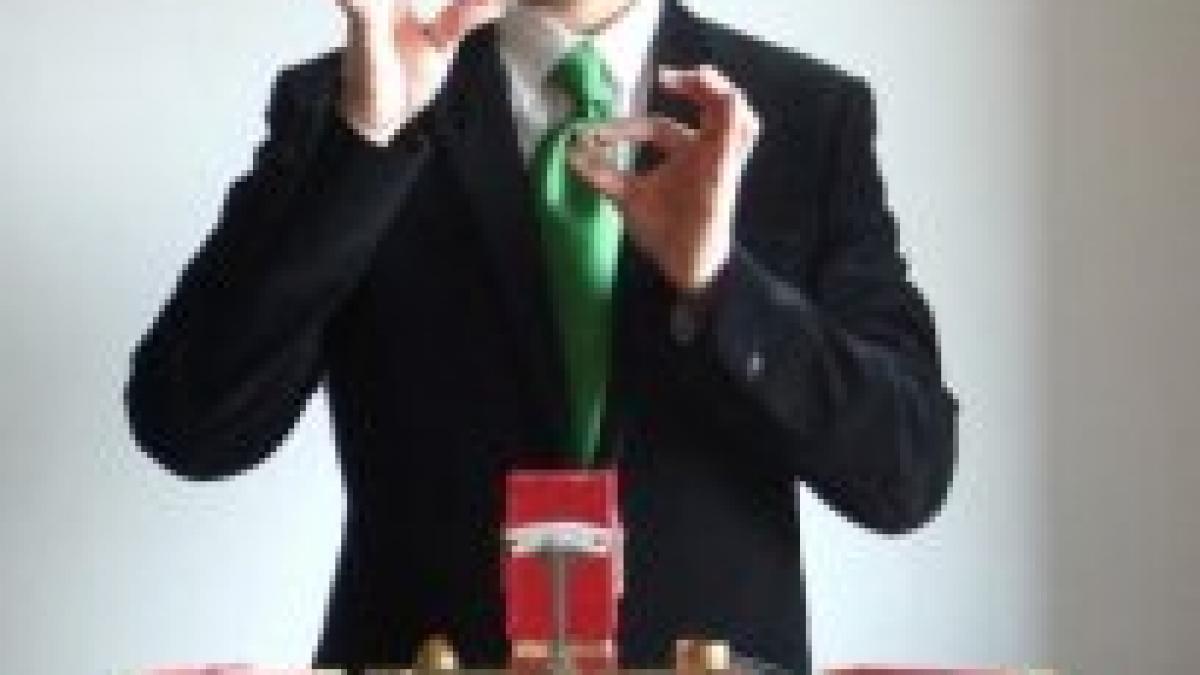 parfumul succesului este facut de un roman povestea pe care o vei mirosi cu placere