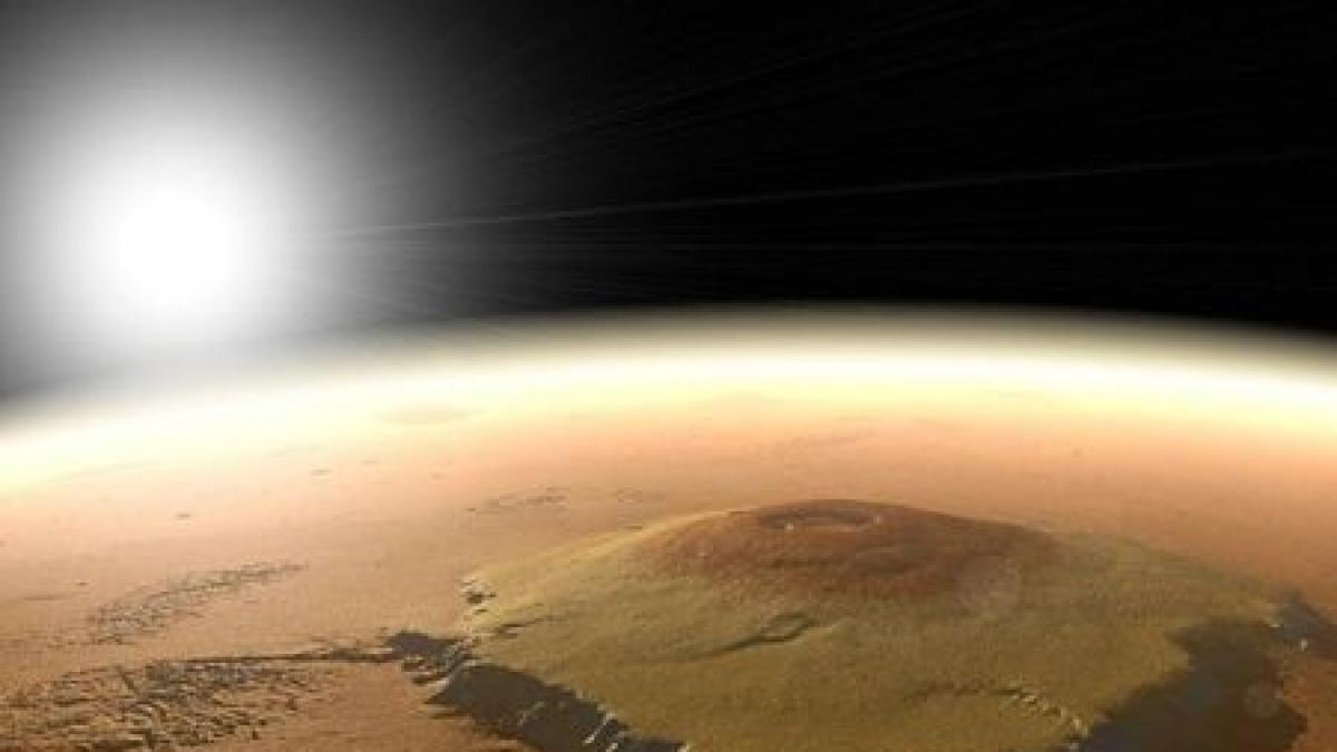 stapanul sistemului nostru solar e de trei ori mai inalt decat everestul