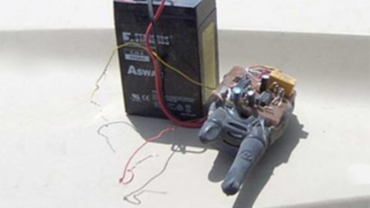 explozia unei bombe artizanale a ucis patru politisti si a ranit alti 14 in pakistan