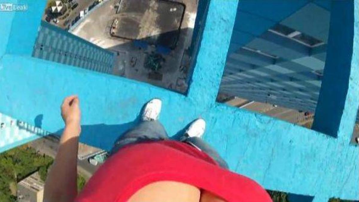 iata cel mai viteaz decolteu din lume gestul acestei tinere curaj nebun