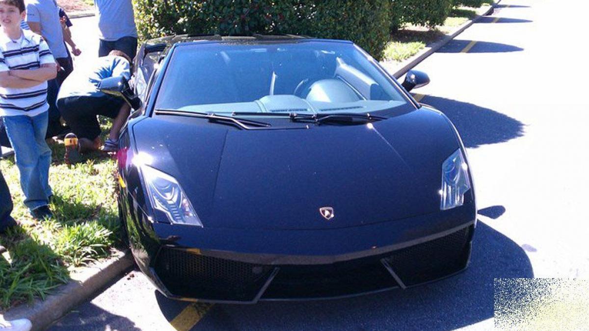 inainte sa le dea masina pe mana ar trebui sa le verifice iq ul cum a ajuns bijuteria asta sa arata