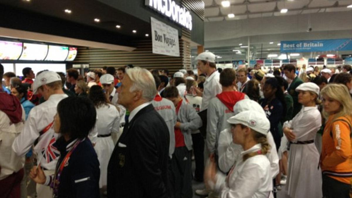 ce au facut sportivii de la olimpiada dupa ce s a terminat ceremonia daca erau in romania stateau