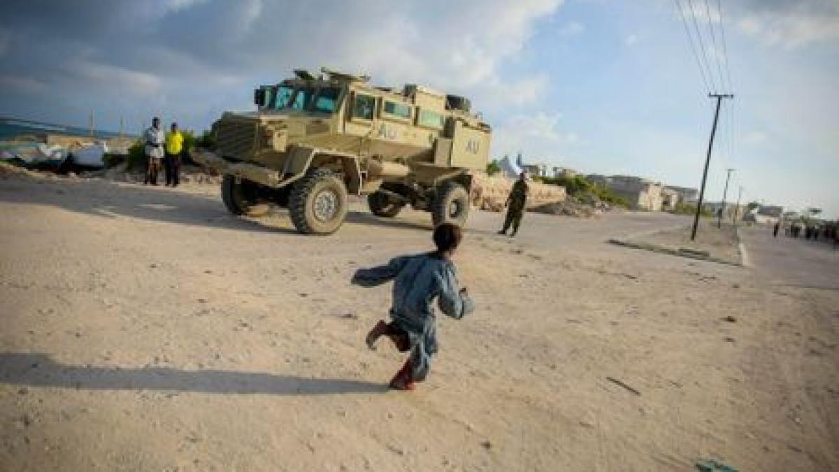 generatia de sinucigasi copii somalezi instruiti de al qaida sa devina kamikaze