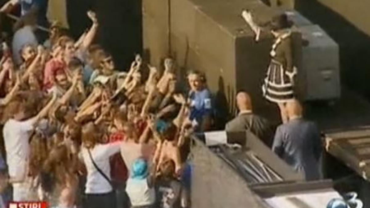 lady gaga a ajuns in piata constitutiei artista si a salutat fanii de pe scena impresionanta