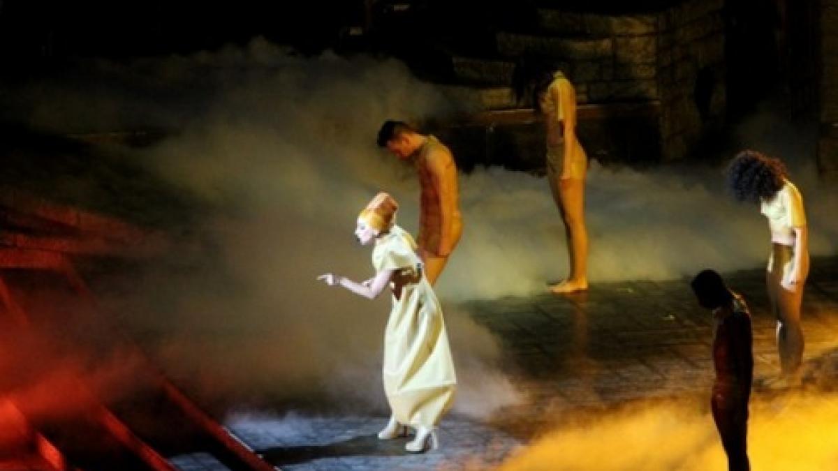 lui lady gaga i s a facut rau pe scena ce a declarat artista la intoarcere a uimit zecile de mii de