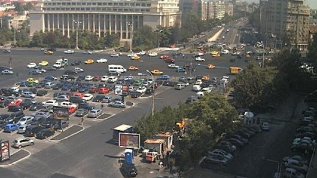 o masina a luat foc chiar langa palatul victoria pompierii au reusit sa lichideze incendiul