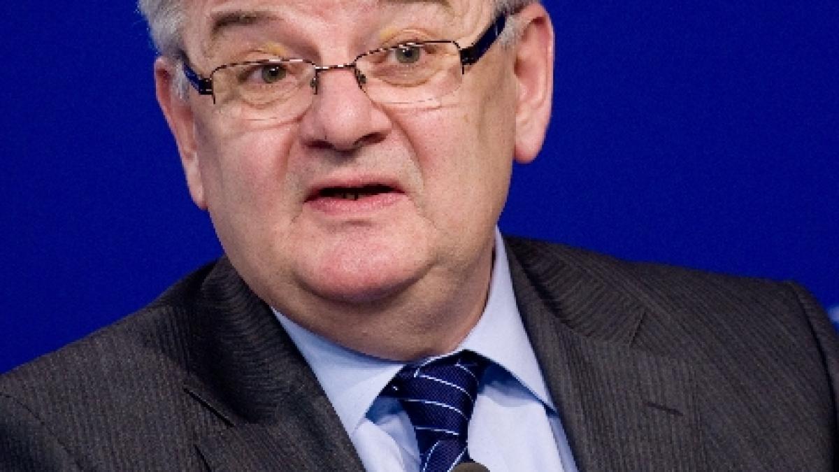 fostul ministru de externe german merkel ca nu actioneaza in maniera europeana