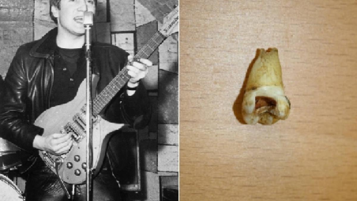 un dinte al lui john lennon incorporat intr o statuie a artistului expusa la un festival canadian