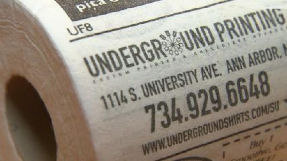 ne au invadat reclamele vezi aici cum arata hartia igienica publicitara