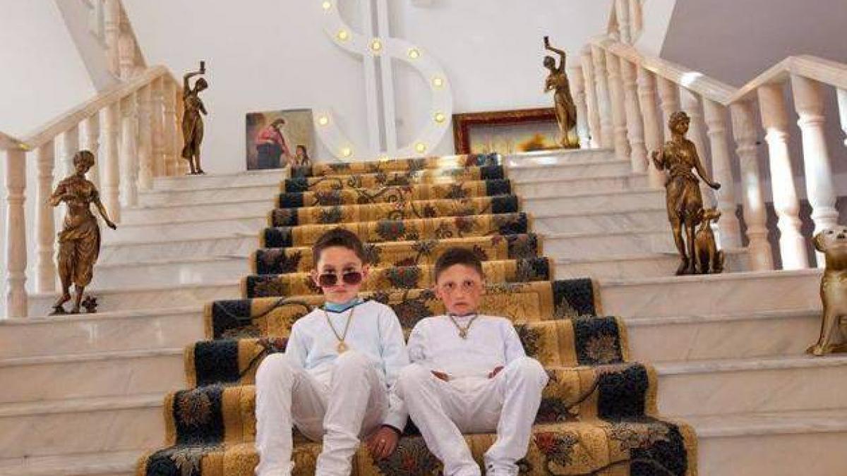 palatele romilor bogati din buzescu imortalizate de fotografii revistei national geographic