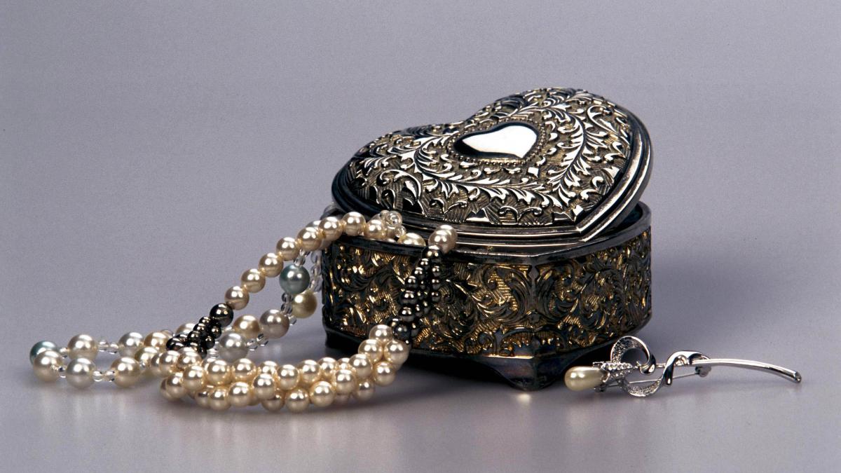 bijutierii s ar bate pentru ea o stridie fosilizata ascunde perla cat o minge de golf