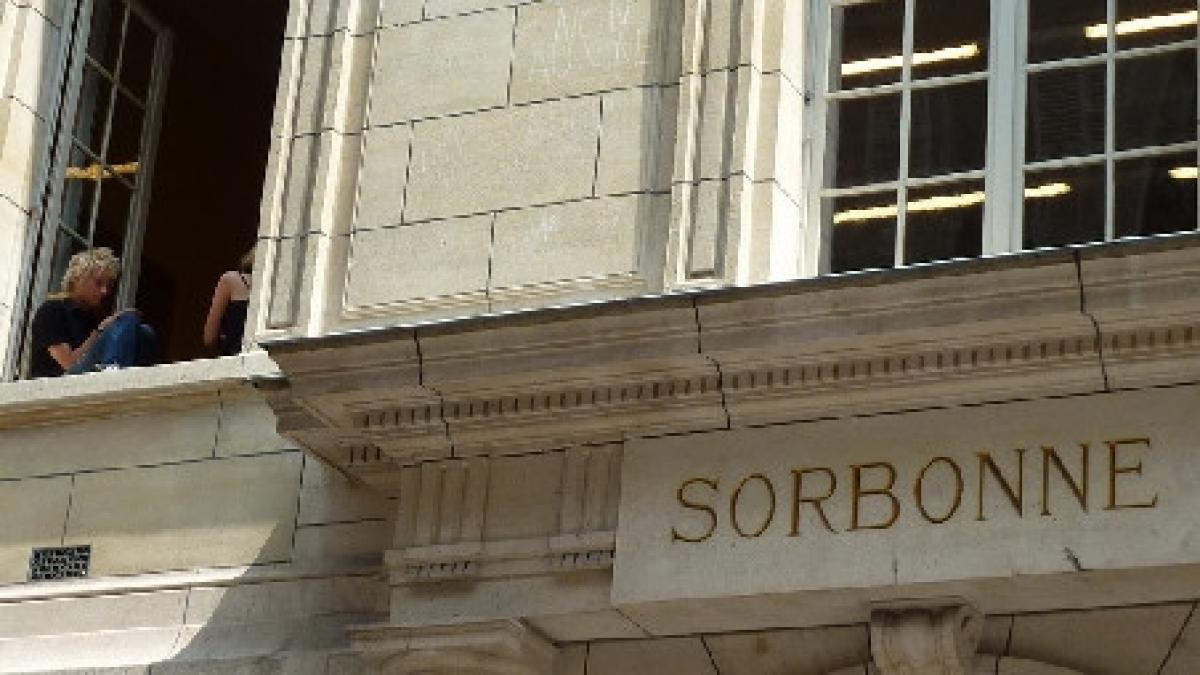 lectia de viata cat de departe a ajuns o tanara care a trait intr o tabara de romi din franta