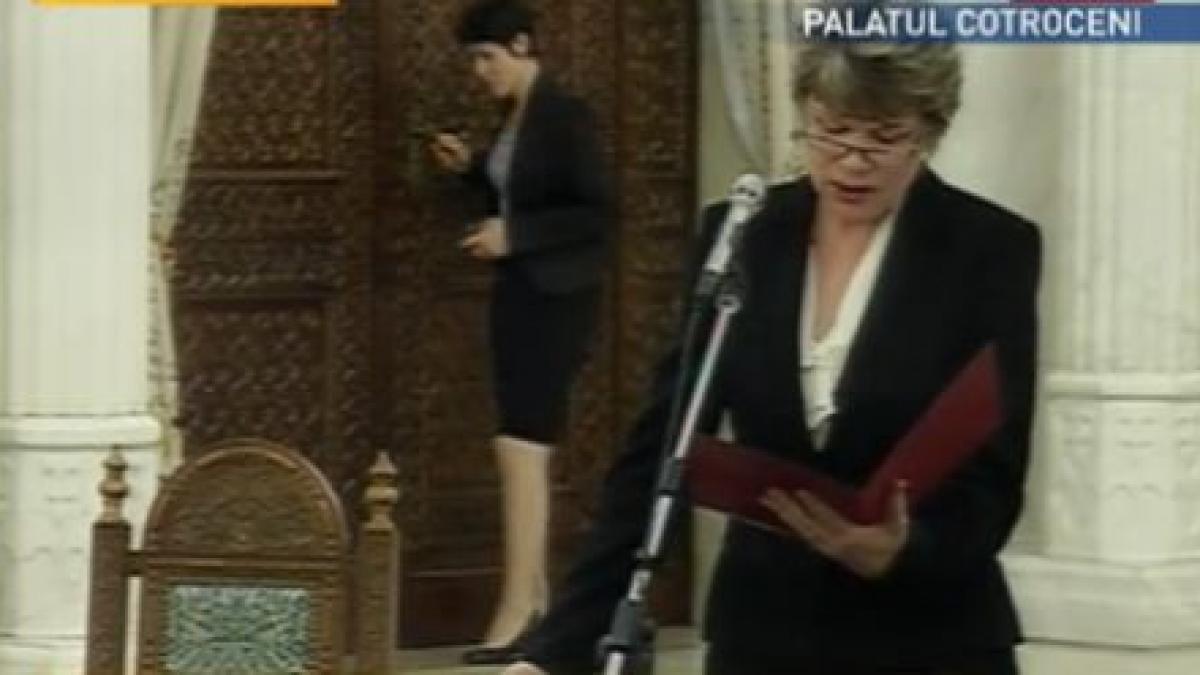 mona pivniceru este noul ministru al justitiei aceasta a depus juramantul de investitura