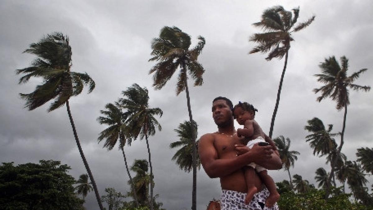 joe biden si a anulat o reuniune electorala din cauza furtunei tropicale isaac