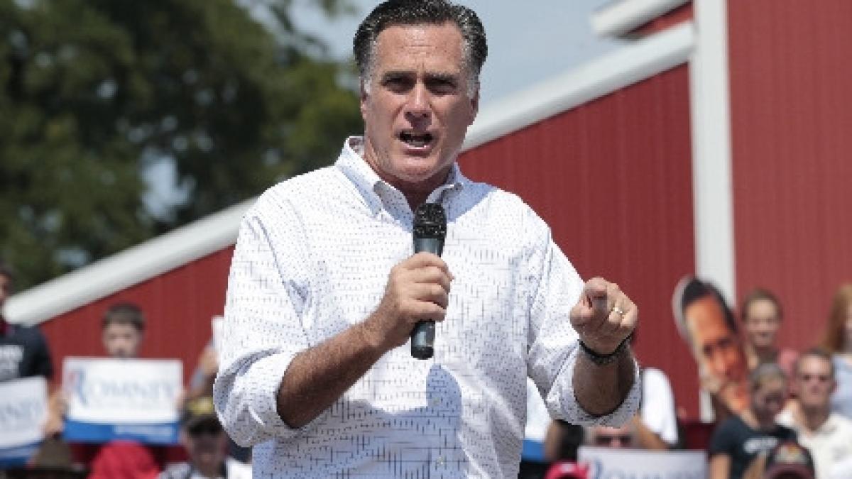 sua candidatul republican in alegerile prezidentiale mitt romney face glume despre certificatul sau