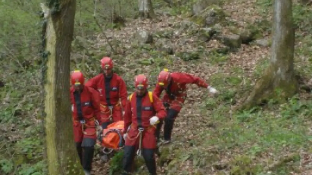 turist ungur in stare grava dupa ce a cazut intr o rapa in muntii fagaras