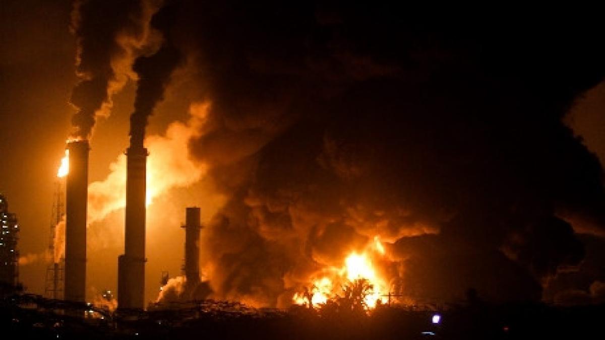 hugo chavez a decretat trei zile de doliu national in urma exploziei de la rafinaria amuay