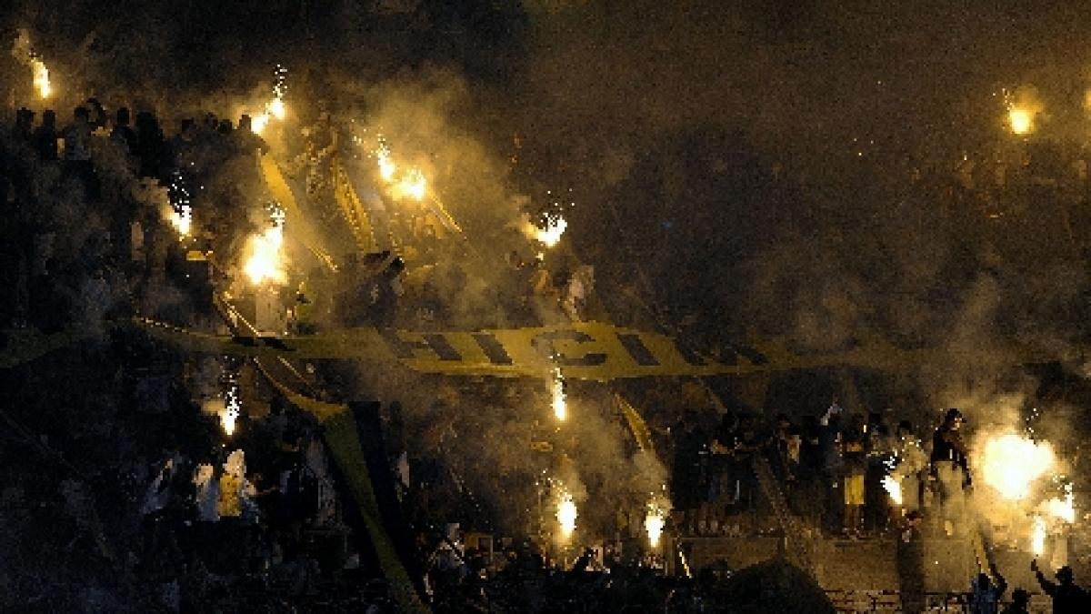 patru suporteri au fost raniti in urma unui schimb de focuri pe o autostrada din argentina