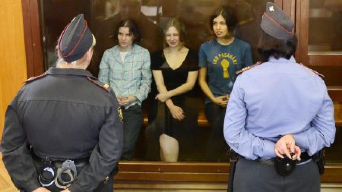 cele trei membre pussy riot condamnate la doi ani de inchisoare au facut apel