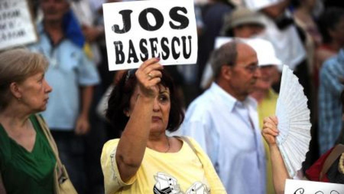 vor iesi in strada in fiecare zi pana cand basescu nu va mai fi presedinte sute de oameni au