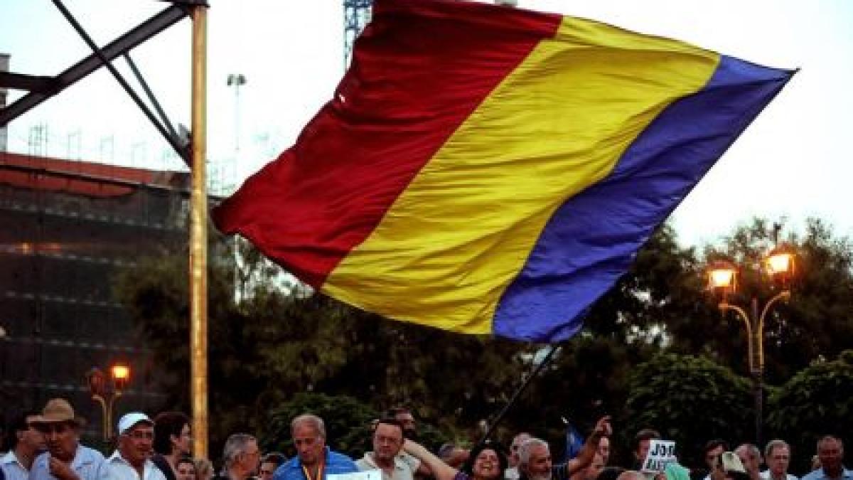 basescu la usa ta bate revolutia romanii au iesit din nou in strada in semn de protest fata de