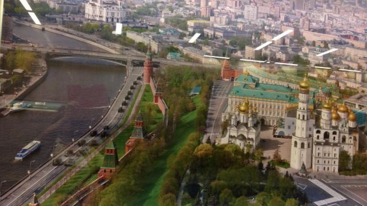 descopera rusia turisti intampinati cu tancuri pe strazile din moscova