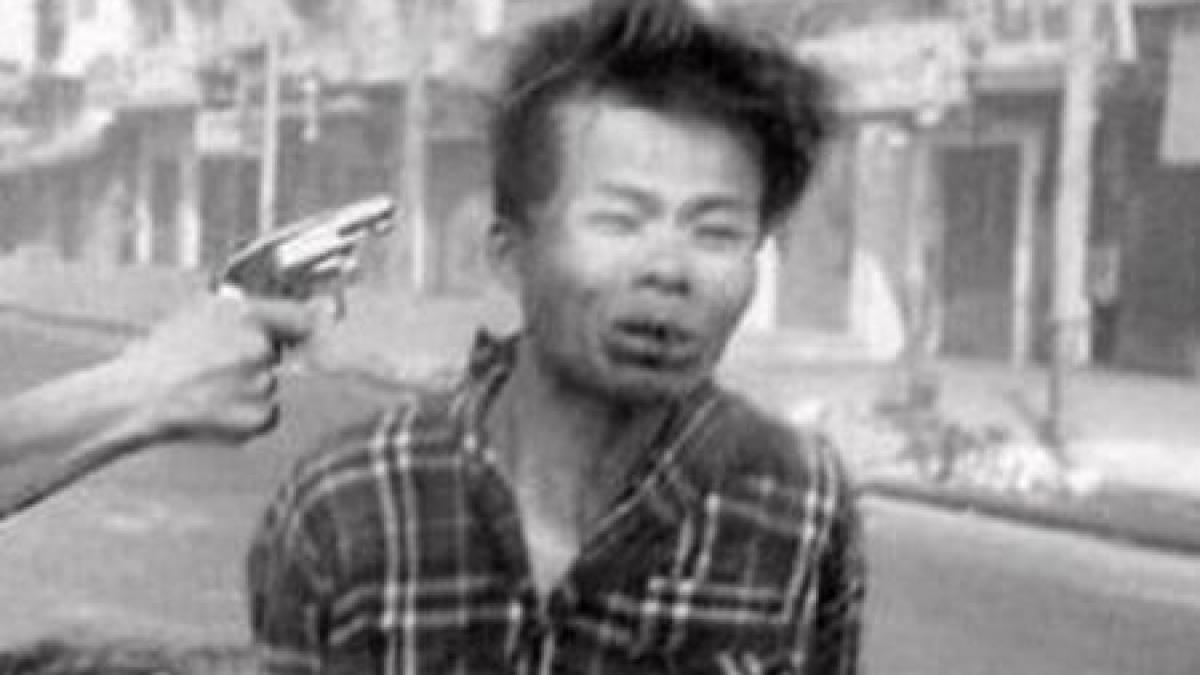 l am ucis cu aparatul de fotografiat imaginea care a pus capat unui razboi dar a distrus o viata