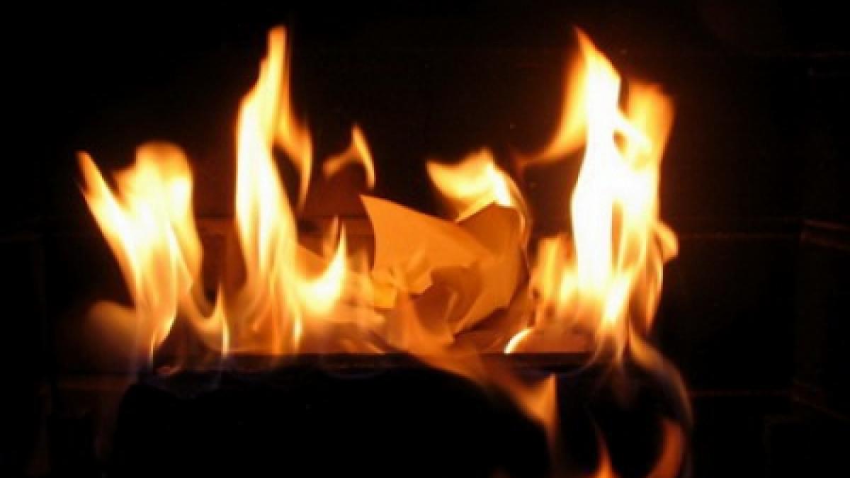 cruzime fara margini ce le a facut un barbat sotiei si fiicei sale