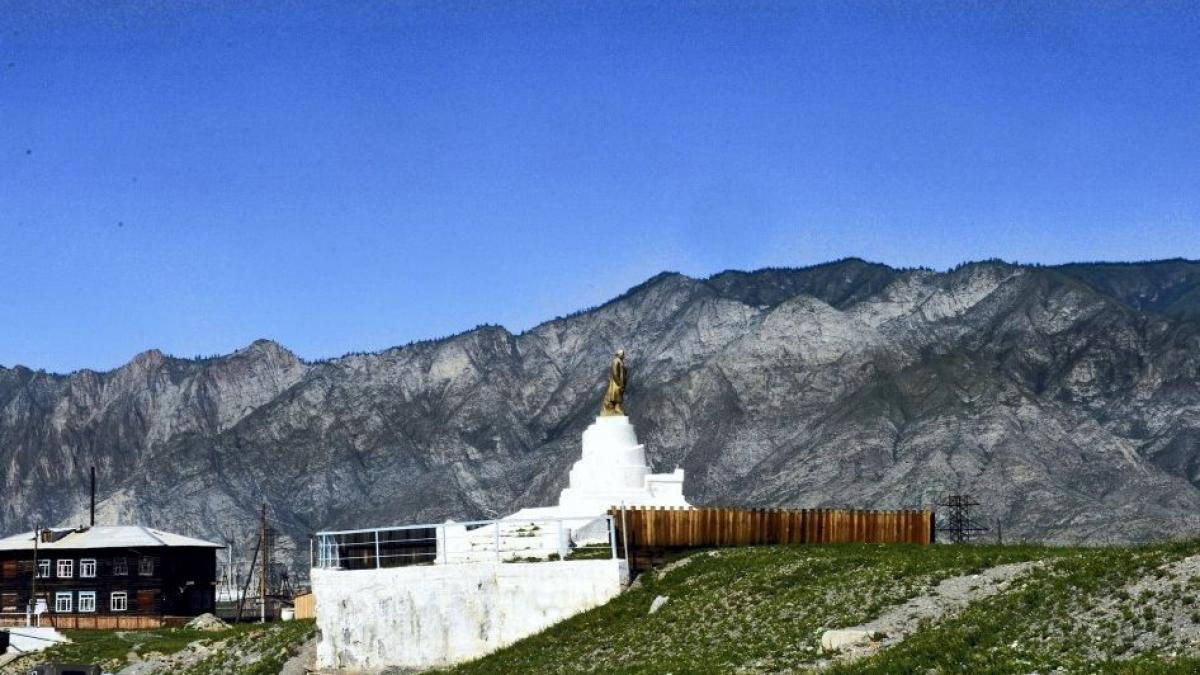 peripetiile continua daciotii au ajuns pana in republica altai unde au patit