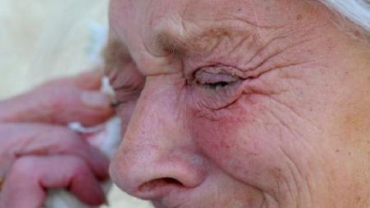 sunt zile in care nu mananc am o jumatate de paine si le o impart mama a doi copii cu handicap