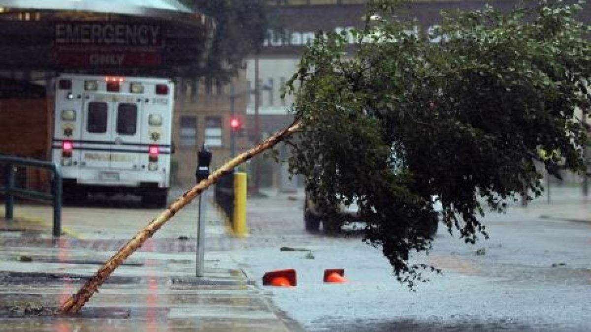 uraganul isaac retrogradat la nivelul de furtuna tropicala