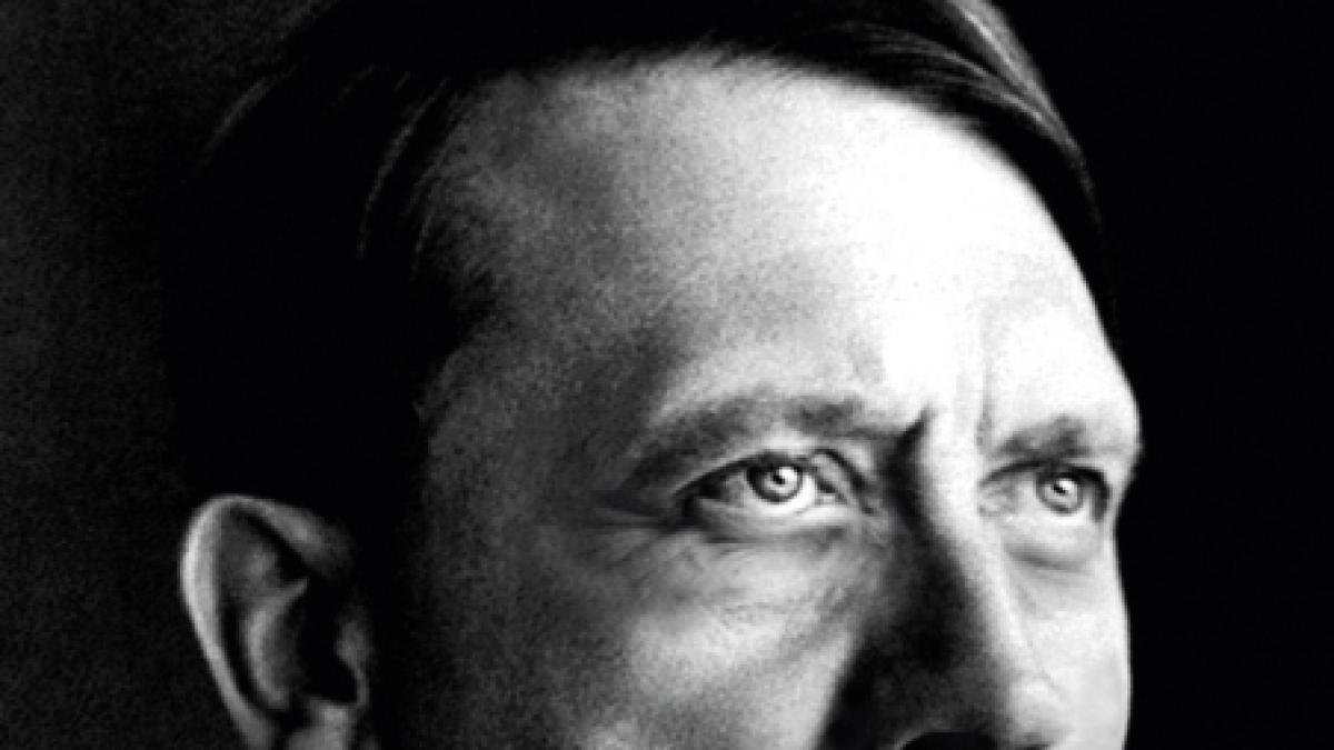 poti sa ghicesti de ce zambeste hitler nici prin gand nu iti trece