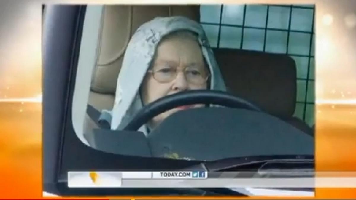 regina elisabeta mai smechera decat noi toti a uimit o lume intreaga cu aparitia sa