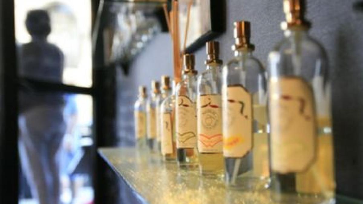 vrei sa mirosi a bani a sa de cal sau a multinationala vezi cum se vinde si cat costa un parfum rar