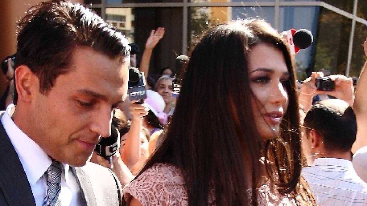 elena basescu si a pastrat numele in urma cununiei civile