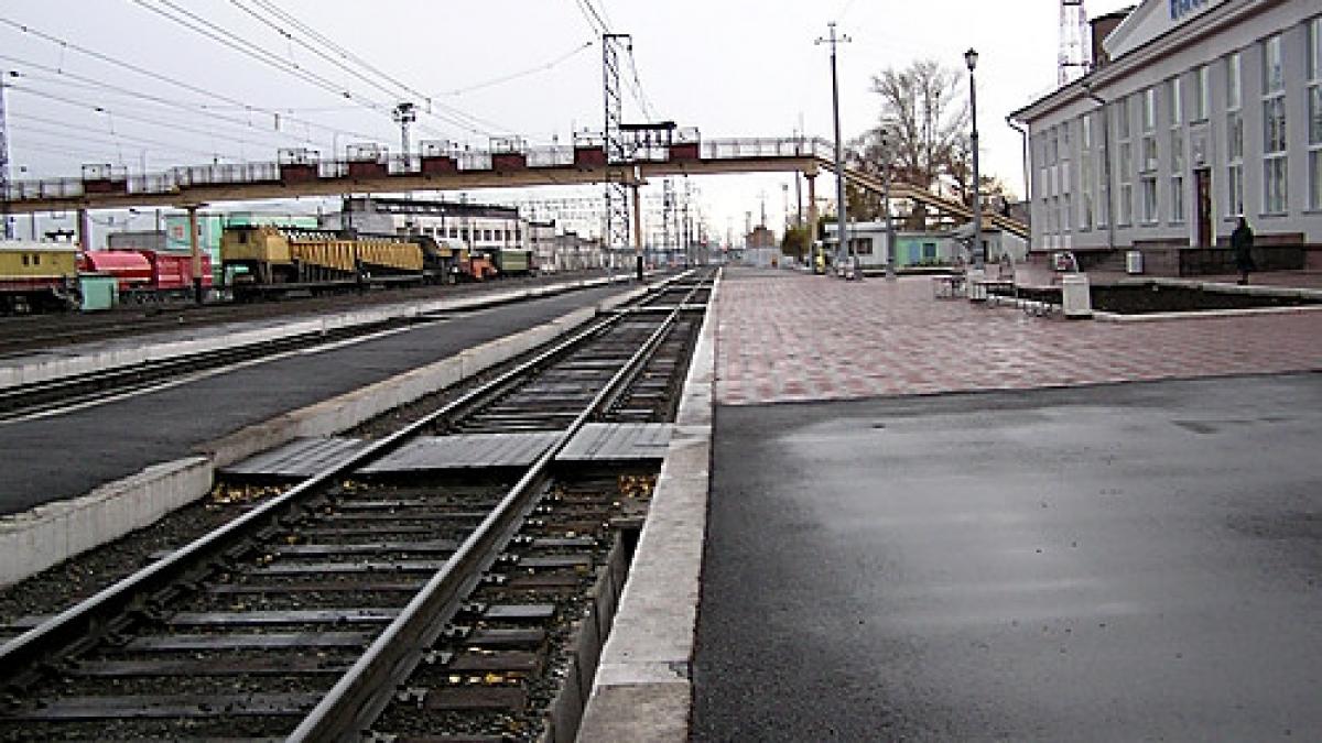 rusia plafonul unei gari din oarsul belovo s a prabusit o persoana a murit si alte 13 au fost ranite