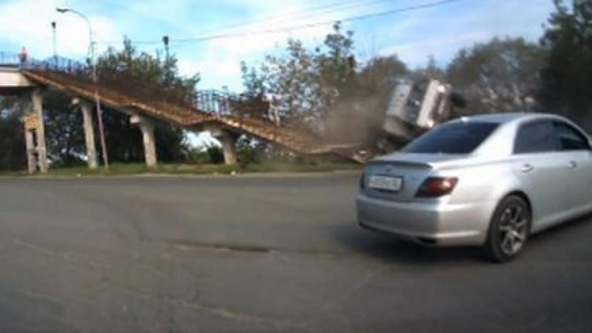 a scapat ca prin minune din calea mortii imagini cu cel mai norocos pieton din rusia